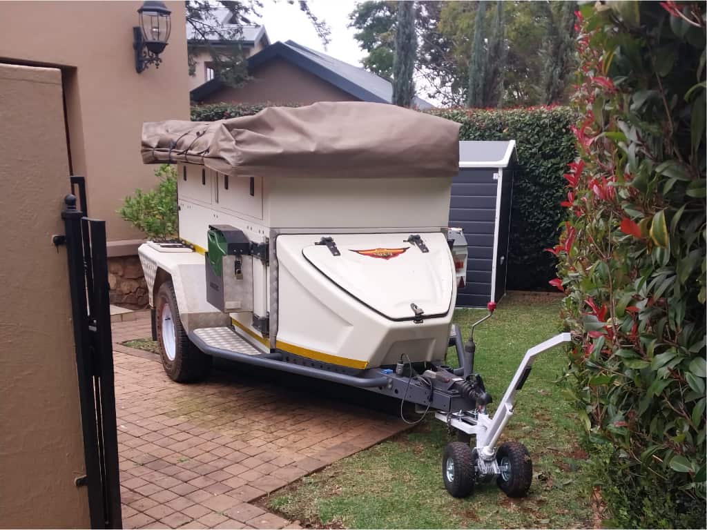 We do not only move large caravans. A smaller one can be equally tough to navigate over grass and into small spaces. EazyMove makes this a breeze.